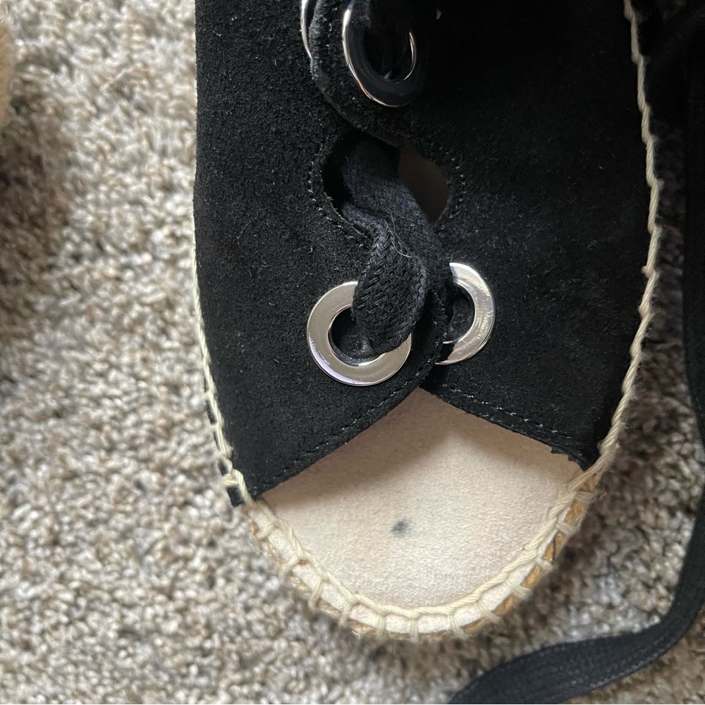 Steve Madden Gladiator Shoes, 7.5 - Picture 9 of 12